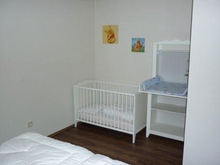 babybett in schlafzimmer 1